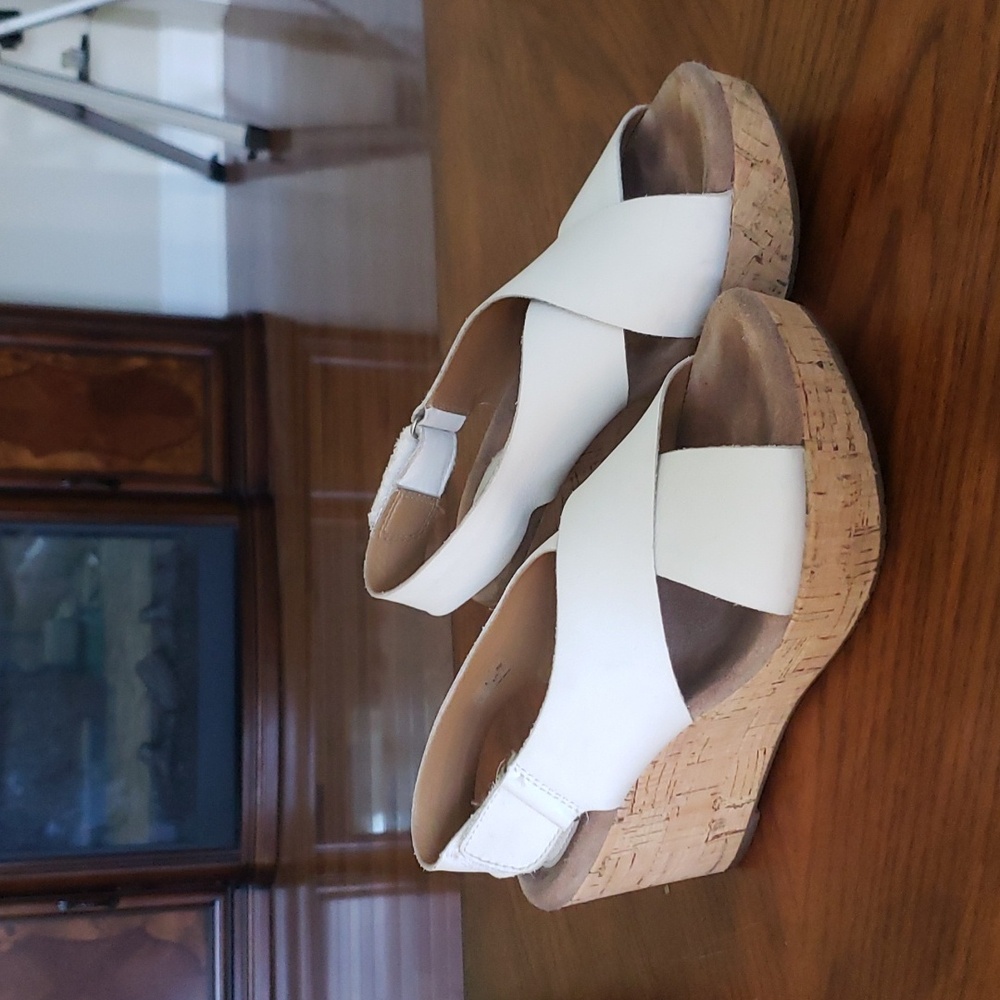 Clarks white wedge sandals 6.5M